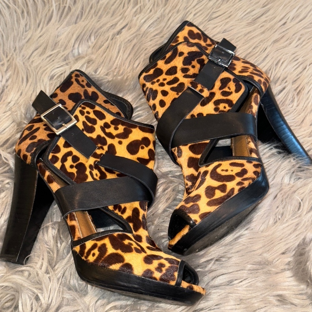 EUC Kelsi Dagger Marcella Leopard Print Open Peep Toe Ankle Boots Size 9.5
